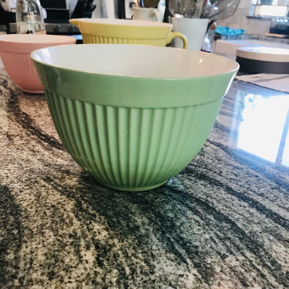 ❌❌SOLD ELSEWHERE❌❌Mixing bowl—medium